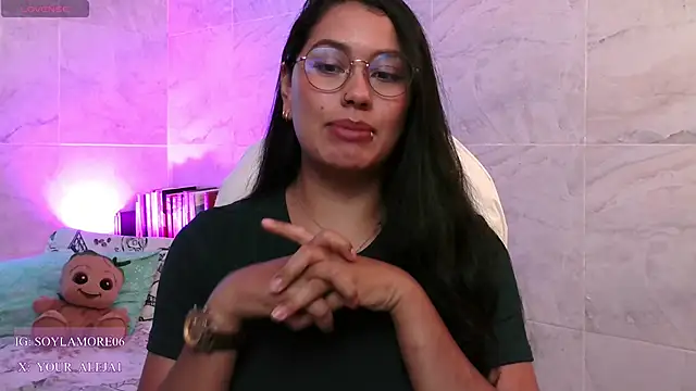 Snapshot of LauraRuiz1 chatting on 06-08-26, 09:26 LauraRuiz1 online show from 06-08-26, 09:26