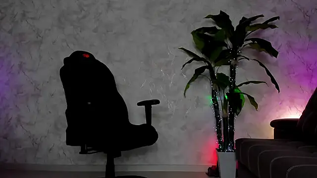 Emma7 online show from 11-24-25, 04:12