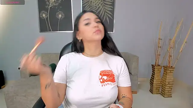 ToriCrossX online show from 01-21-25, 12:18