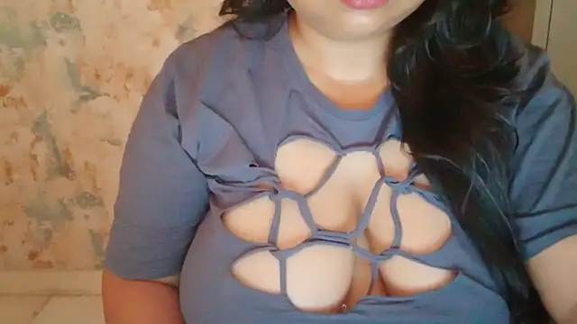 Snapshot of yoursnishaa chatting on 05-05-26, 12:57 yoursnishaa online show from 05-05-26, 12:57