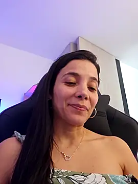 Snapshot of miaeyes chatting on 01-05-26, 05:27 miaeyes online show from 01-05-26, 05:27