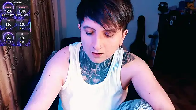 Snapshot of Marieblueeyes chatting on 10-23-25, 04:34 Marieblueeyes online show from 10-23-25, 04:34