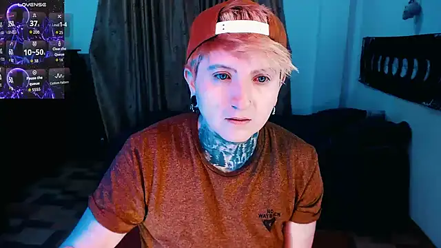 Snapshot of Marieblueeyes chatting on 11-13-25, 01:59 Marieblueeyes online show from 11-13-25, 01:59