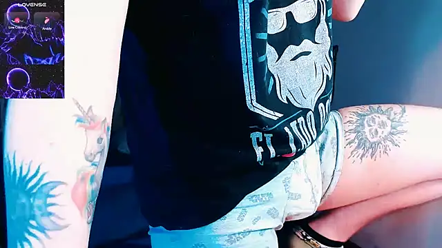 Snapshot of Marieblueeyes chatting on 11-17-25, 10:54 Marieblueeyes online show from 11-17-25, 10:54