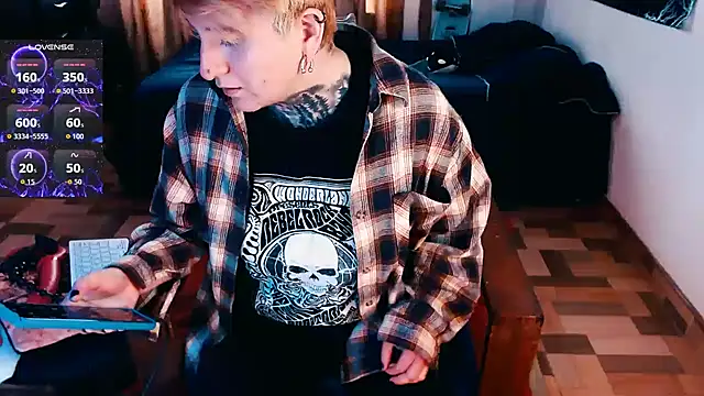 Snapshot of Marieblueeyes chatting on 11-19-25, 04:18 Marieblueeyes online show from 11-19-25, 04:18