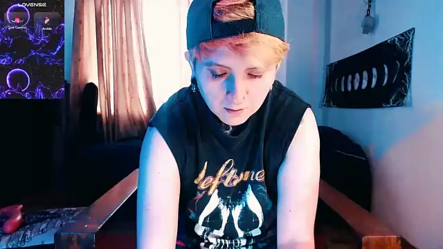 Snapshot of Marieblueeyes chatting on 11-28-25, 03:58 Marieblueeyes online show from 11-28-25, 03:58