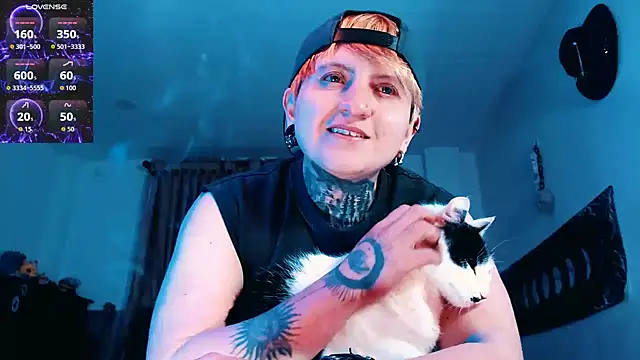 Snapshot of Marieblueeyes chatting on 11-29-25, 04:04 Marieblueeyes online show from 11-29-25, 04:04