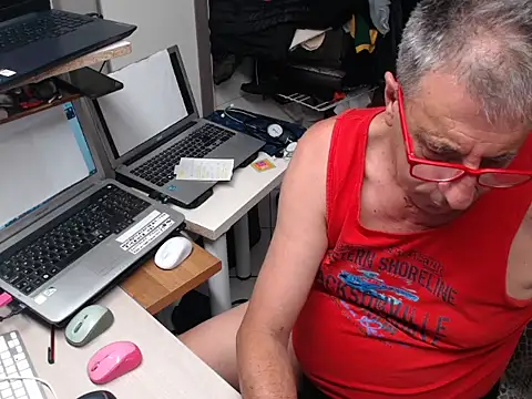 Snapshot of firenze77 chatting on 05-26-26, 04:19 firenze77 online show from 05-26-26, 04:19