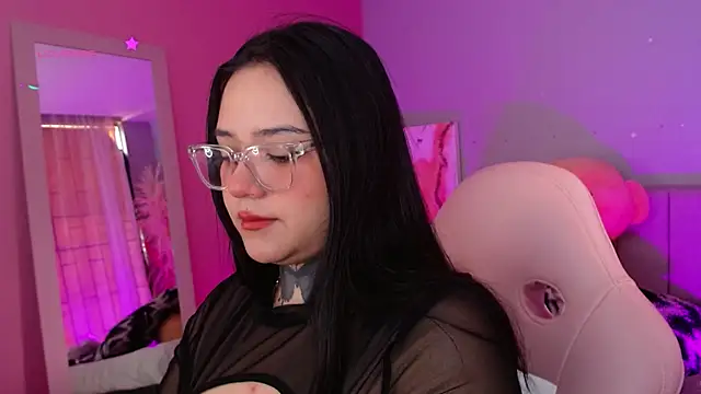 Snapshot of kim_blake chatting on 01-17-25, 12:52 kim blake online show from 01-17-25, 12:52