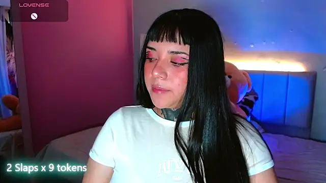 Snapshot of kim_blake chatting on 02-25-25, 12:13 kim blake online show from 02-25-25, 12:13