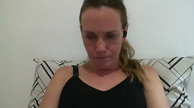 Snapshot of Annylove1 chatting on 03-12-25, 12:20 Annylove1 online show from 03-12-25, 12:20