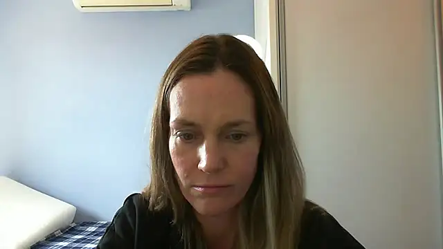 Snapshot of Annylove1 chatting on 10-22-25, 05:13 Annylove1 online show from 10-22-25, 05:13