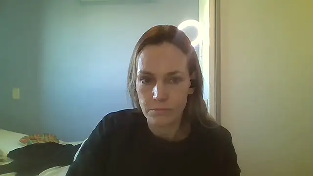 Snapshot of Annylove1 chatting on 10-23-25, 10:47 Annylove1 online show from 10-23-25, 10:47