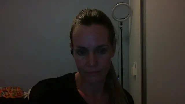 Snapshot of Annylove1 chatting on 10-24-25, 12:08 Annylove1 online show from 10-24-25, 12:08