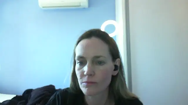 Snapshot of Annylove1 chatting on 10-24-25, 04:14 Annylove1 online show from 10-24-25, 04:14