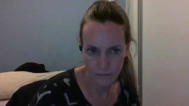 Snapshot of Annylove1 chatting on 10-29-25, 12:24 Annylove1 online show from 10-29-25, 12:24