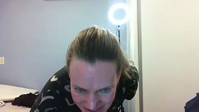 Snapshot of Annylove1 chatting on 11-04-25, 11:37 Annylove1 online show from 11-04-25, 11:37