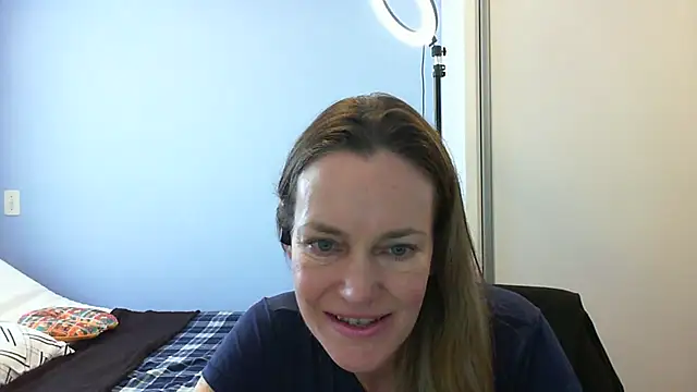 Snapshot of Annylove1 chatting on 11-05-25, 11:43 Annylove1 online show from 11-05-25, 11:43