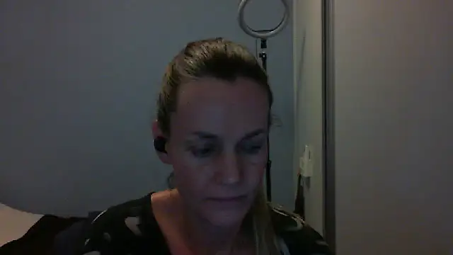 Snapshot of Annylove1 chatting on 11-06-25, 12:00 Annylove1 online show from 11-06-25, 12:00