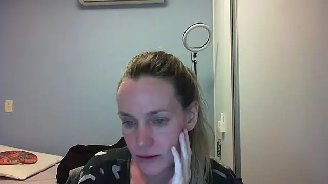 Snapshot of Annylove1 chatting on 11-08-25, 12:11 Annylove1 online show from 11-08-25, 12:11