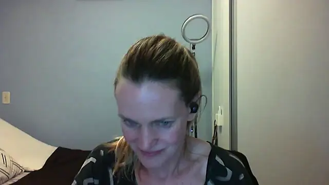 Snapshot of Annylove1 chatting on 11-09-25, 12:42 Annylove1 online show from 11-09-25, 12:42