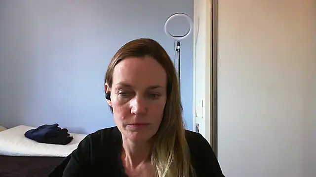 Snapshot of Annylove1 chatting on 11-12-25, 03:34 Annylove1 online show from 11-12-25, 03:34