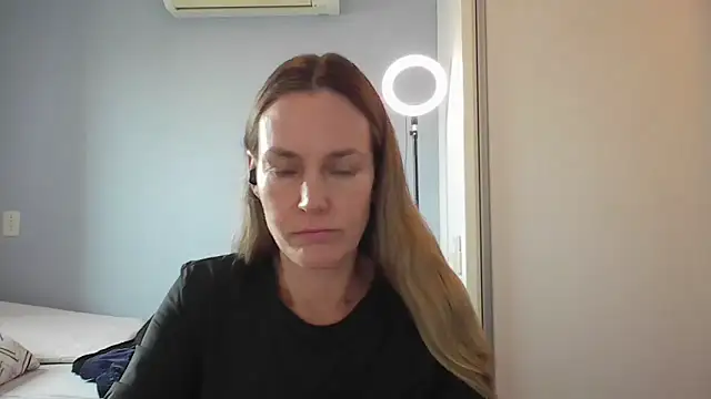 Snapshot of Annylove1 chatting on 11-13-25, 10:47 Annylove1 online show from 11-13-25, 10:47