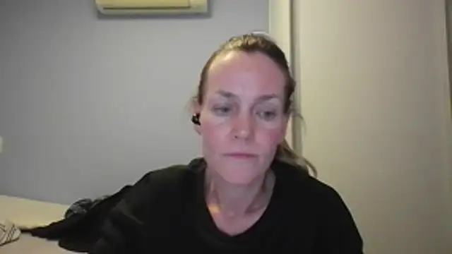 Snapshot of Annylove1 chatting on 11-15-25, 12:19 Annylove1 online show from 11-15-25, 12:19