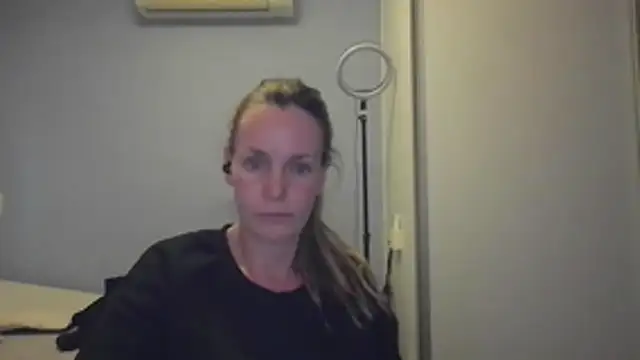 Snapshot of Annylove1 chatting on 11-17-25, 12:16 Annylove1 online show from 11-17-25, 12:16