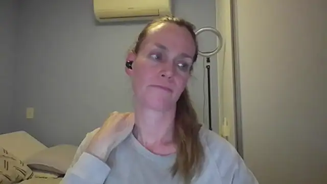 Snapshot of Annylove1 chatting on 11-20-25, 12:11 Annylove1 online show from 11-20-25, 12:11