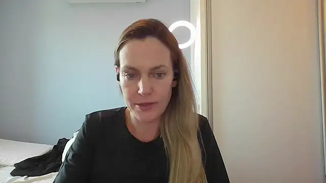 Snapshot of Annylove1 chatting on 11-21-25, 02:49 Annylove1 online show from 11-21-25, 02:49