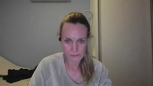 Snapshot of Annylove1 chatting on 11-23-25, 12:32 Annylove1 online show from 11-23-25, 12:32