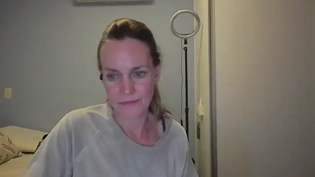 Snapshot of Annylove1 chatting on 11-27-25, 12:24 Annylove1 online show from 11-27-25, 12:24