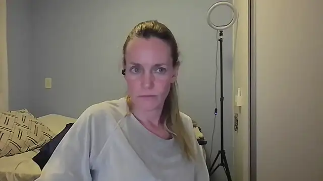 Snapshot of Annylove1 chatting on 11-29-25, 12:13 Annylove1 online show from 11-29-25, 12:13