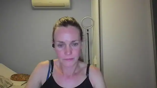 Snapshot of Annylove1 chatting on 11-30-25, 12:36 Annylove1 online show from 11-30-25, 12:36