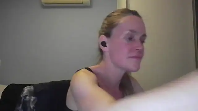 Snapshot of Annylove1 chatting on 12-01-25, 12:15 Annylove1 online show from 12-01-25, 12:15