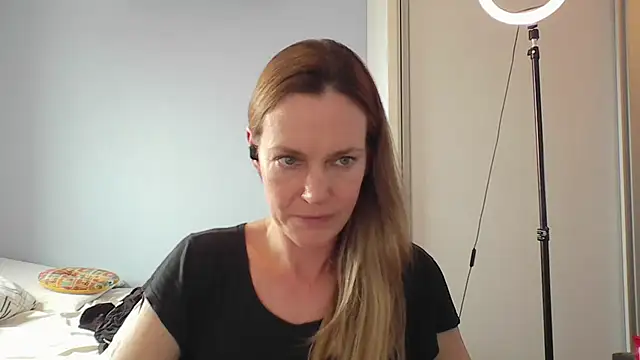 Snapshot of Annylove1 chatting on 12-01-25, 03:50 Annylove1 online show from 12-01-25, 03:50