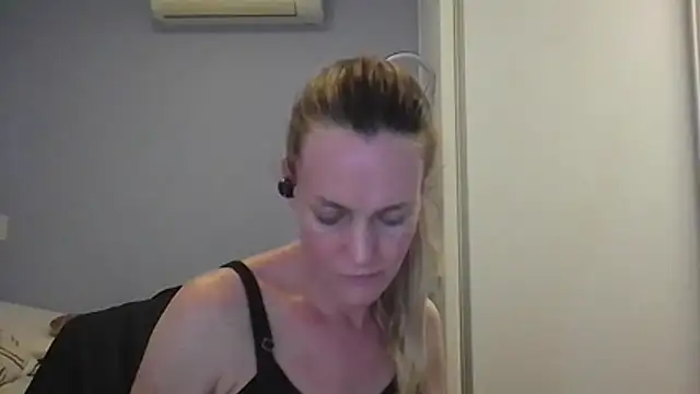 Snapshot of Annylove1 chatting on 12-03-25, 12:29 Annylove1 online show from 12-03-25, 12:29