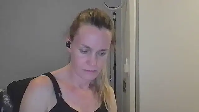 Snapshot of Annylove1 chatting on 12-05-25, 12:19 Annylove1 online show from 12-05-25, 12:19