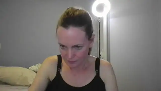 Snapshot of Annylove1 chatting on 12-15-25, 12:26 Annylove1 online show from 12-15-25, 12:26