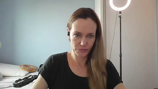 Snapshot of Annylove1 chatting on 12-16-25, 10:53 Annylove1 online show from 12-16-25, 10:53