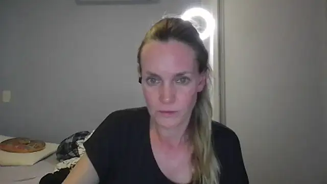 Snapshot of Annylove1 chatting on 12-19-25, 12:17 Annylove1 online show from 12-19-25, 12:17