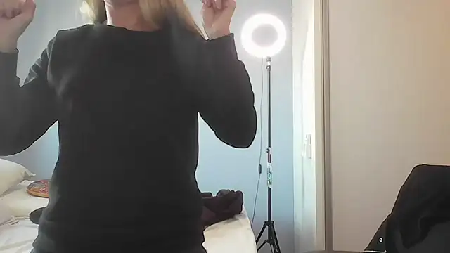 Annylove1 online show from 06-10-26, 10:47