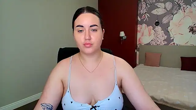 Snapshot of Roxie_Bradley chatting on 06-10-26, 05:39 Roxie Bradley online show from 06-10-26, 05:39