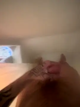 Snapshot of ThatTattooedGuy chatting on 01-06-26, 06:17 ThatTattooedGuy online show from 01-06-26, 06:17