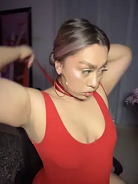 Im sophiie online show from 10-24-25, 06:32