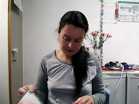 LoveNBloom online show from 01-27-25, 06:20