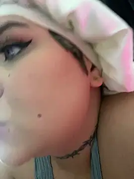 Snapshot of Laura_takint chatting on 12-24-24, 07:33 Laura takint online show from 12-24-24, 07:33