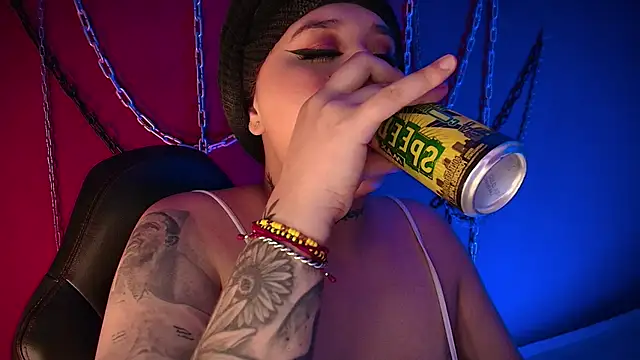 Snapshot of Laura_takint chatting on 12-31-24, 04:46 Laura takint online show from 12-31-24, 04:46