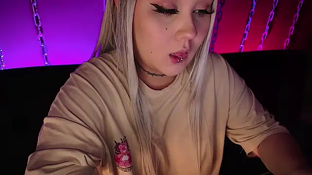 Snapshot of Laura_takint chatting on 01-04-25, 05:37 Laura takint online show from 01-04-25, 05:37